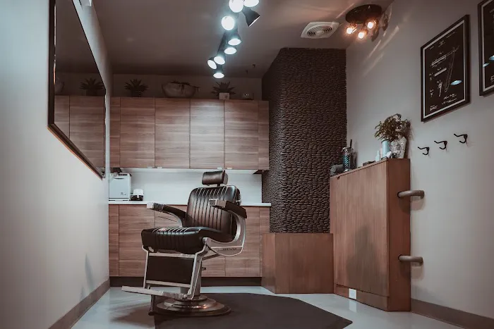 Van Buren Gentlemen's Salon Picture 6
