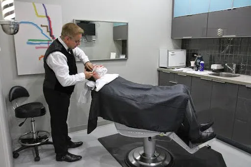Van Buren Gentlemen's Salon Picture 5