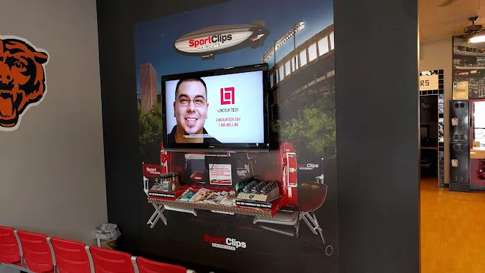 Sport Clips Haircuts of South Loop Chicago Picture 4