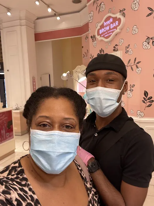 Benefit Cosmetics BrowBar Picture 9