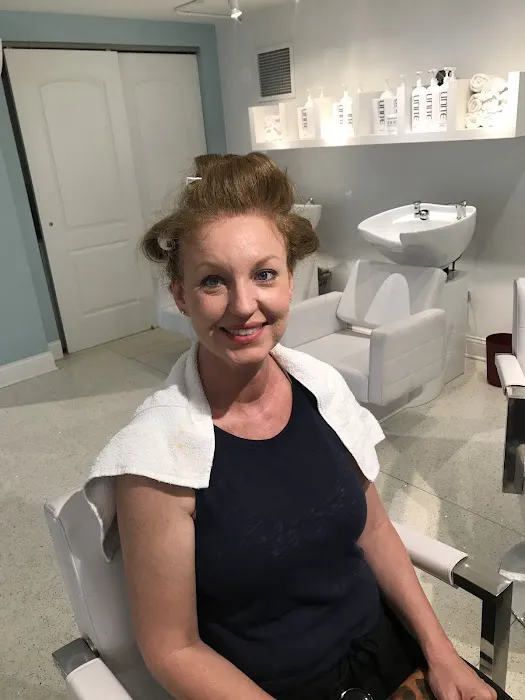 Trixie Girl Blow Dry Bar- Michigan Ave Picture 1