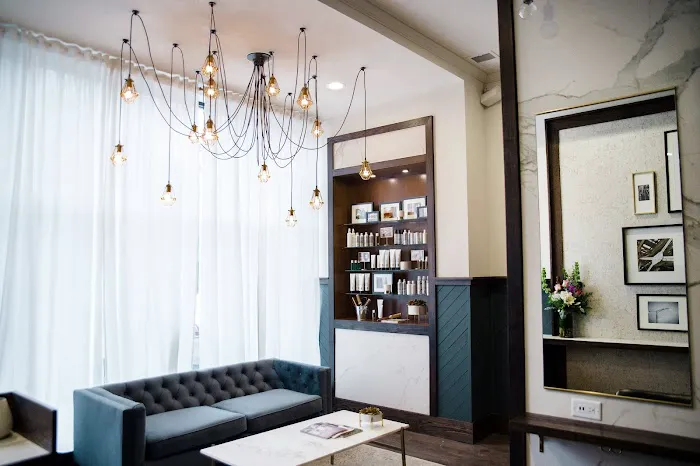 Base Salon Picture 1