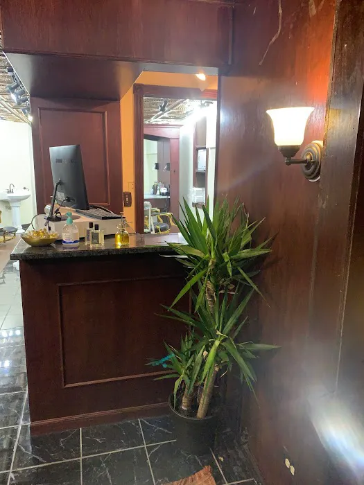 Gents Barber Lounge Picture 3