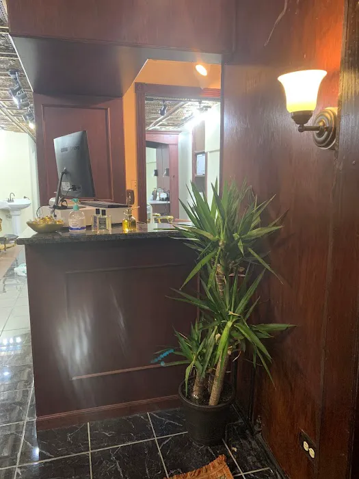 Gents Barber Lounge Picture 8