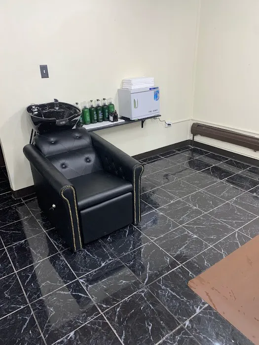 Gents Barber Lounge Picture 5
