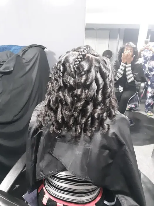 All Textures Beauty, Barber & Hair Extensions Salon Picture 9