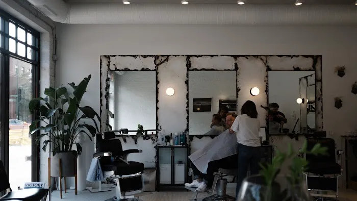 Blind Barber Picture 9