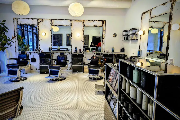 Blind Barber Picture 5