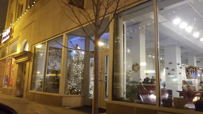 Van Cleef Hair Studio Picture 3