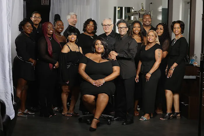 Van Cleef Hair Studio Picture 5