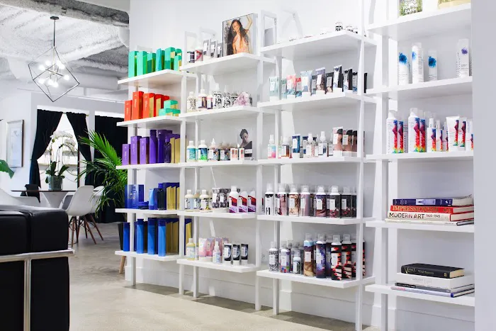 Tabloff Salon Picture 1