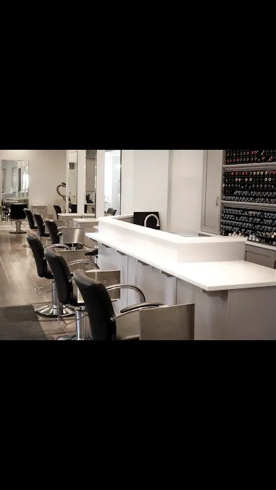 Salon O Sixty-Five Picture 1