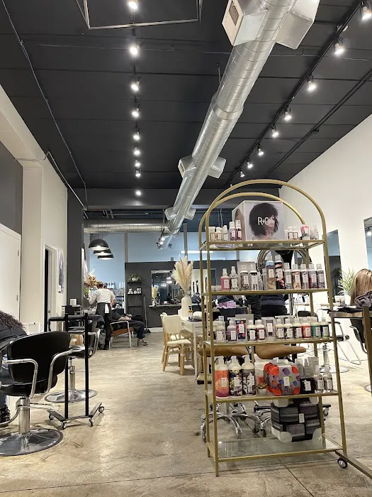 Axelle + Ivy Salon Picture 4