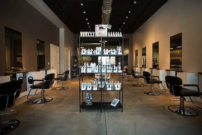 Axelle + Ivy Salon Picture 7