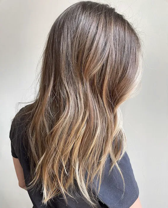 Axelle + Ivy Salon Picture 5