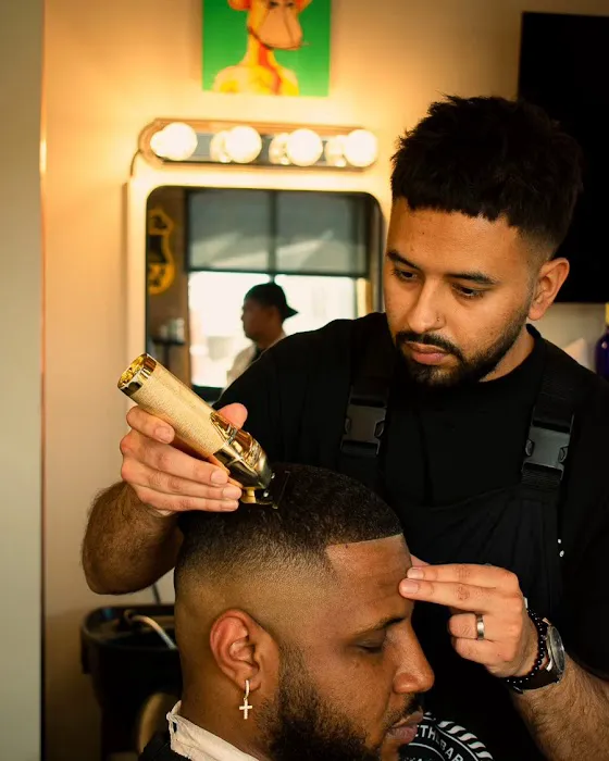 Zeze Barber Studio Picture 1
