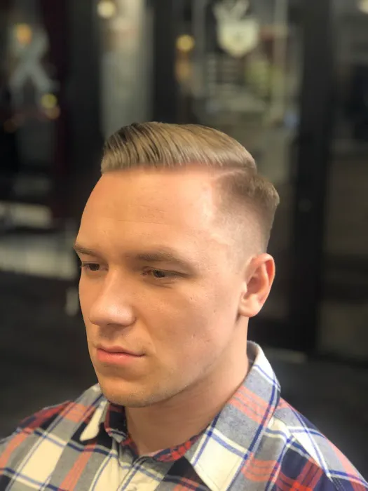Mens barber lounge Picture 10