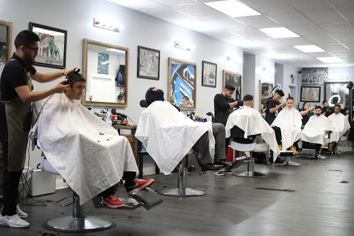 Mens barber lounge Picture 9
