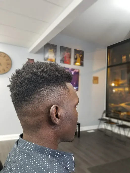 Mens barber lounge Picture 7