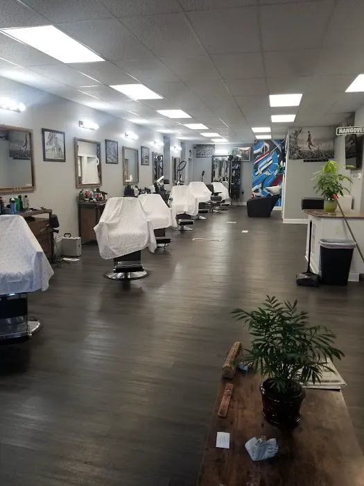 Mens barber lounge Picture 3