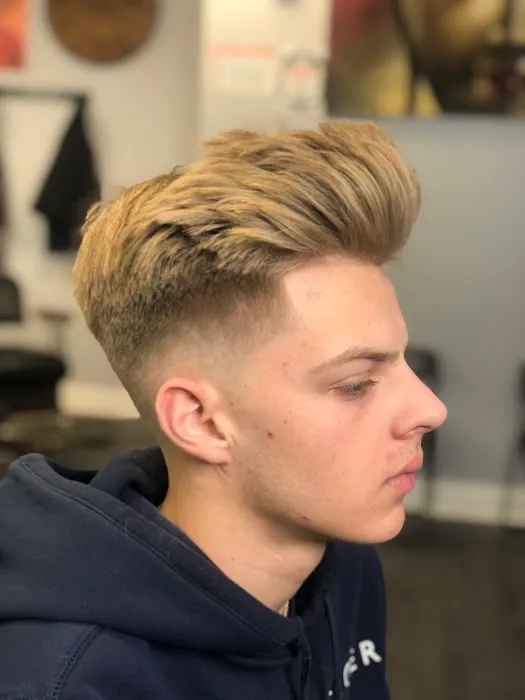 Mens barber lounge Picture 6