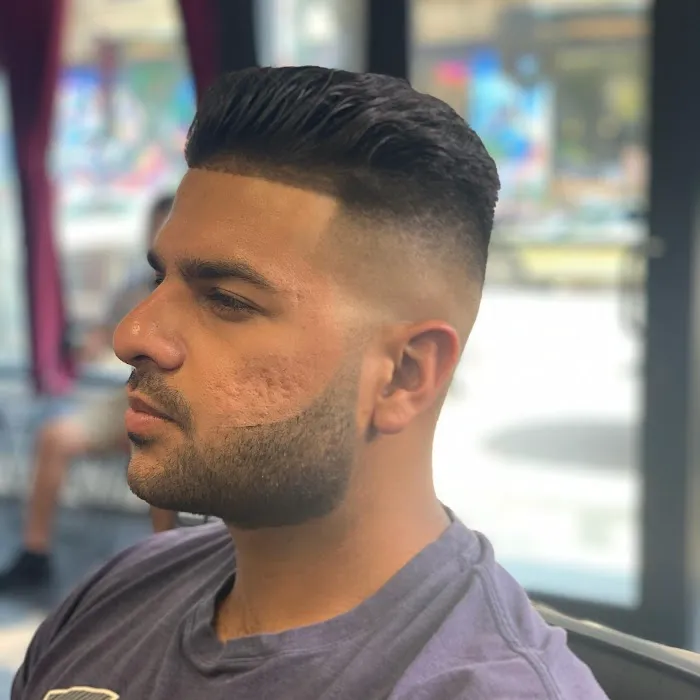 Mens barber lounge Picture 2