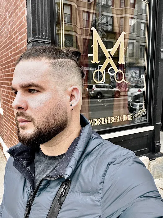 Mens barber lounge Picture 1