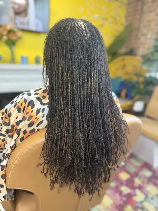 The Loc Doula ~ Tia Forney (Chicago MicroLoc & Faux Loc Stylist) Picture 1