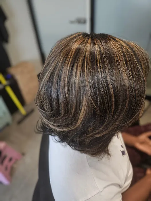 Beyond Blowouts Beauty Bar Picture 5