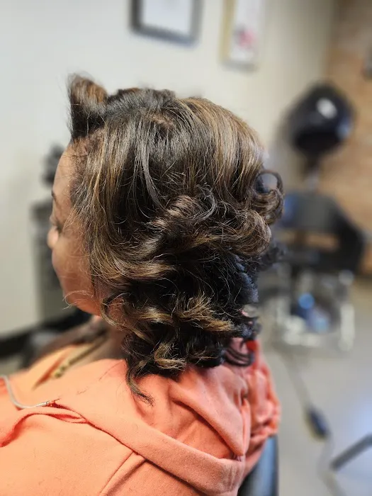 Beyond Blowouts Beauty Bar Picture 7
