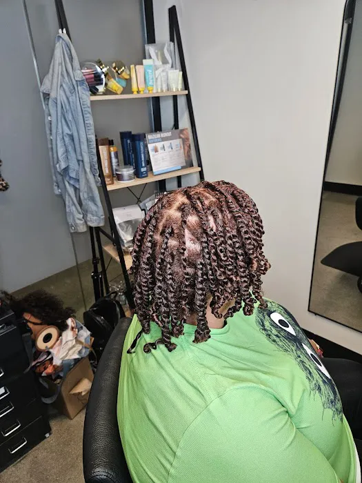 Beyond Blowouts Beauty Bar Picture 10