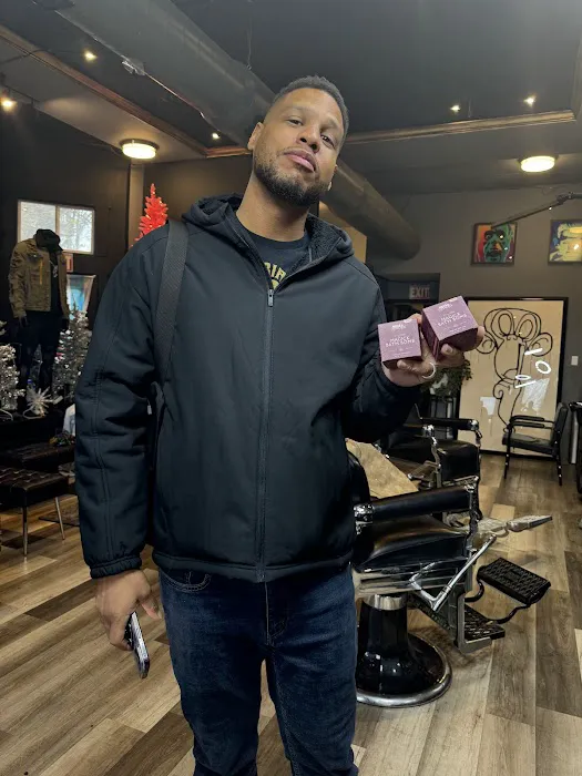 Elevated barbershop Lounge Picture 3