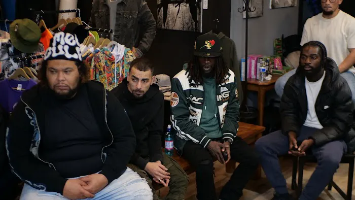 Elevated barbershop Lounge Picture 2