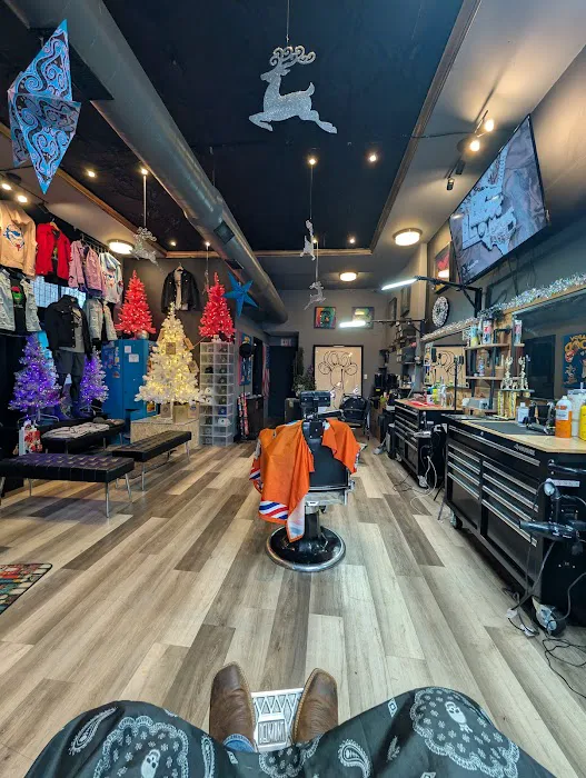 Elevated barbershop Lounge Picture 10