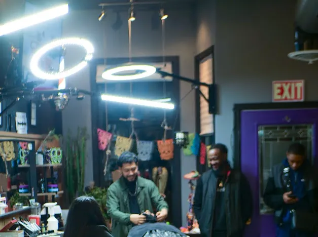 Elevated barbershop Lounge Picture 4