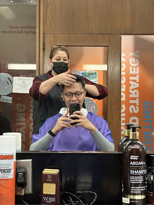 Barbershop at UIC student center west Picture 4