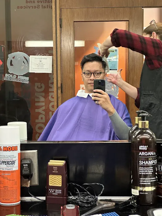 Barbershop at UIC student center west Picture 3