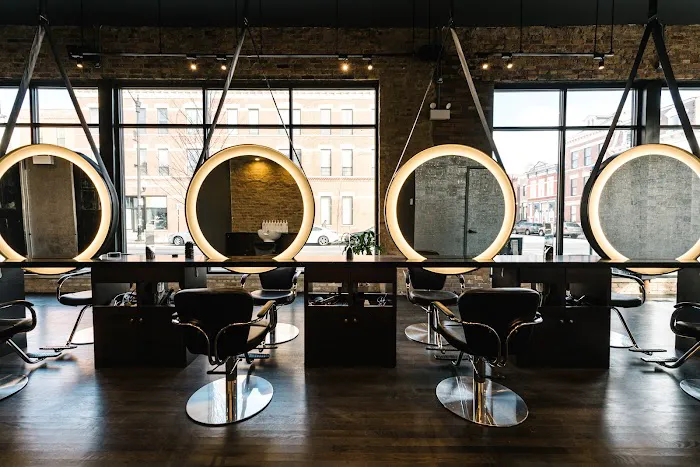 a.salon Pilsen Picture 6