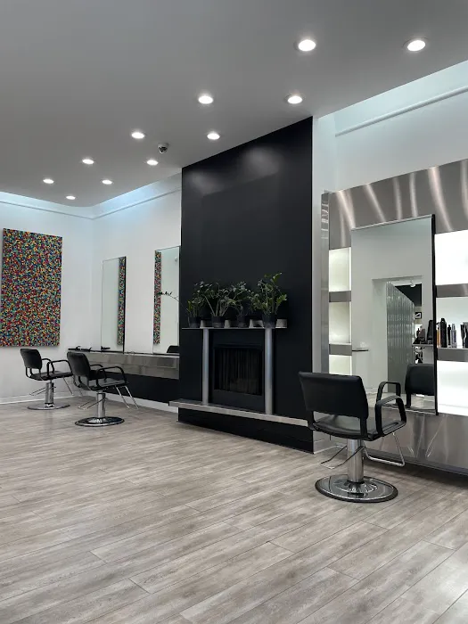 Maxine Salon Picture 4