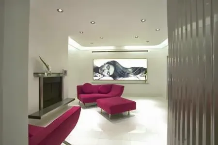 Maxine Salon Picture 8
