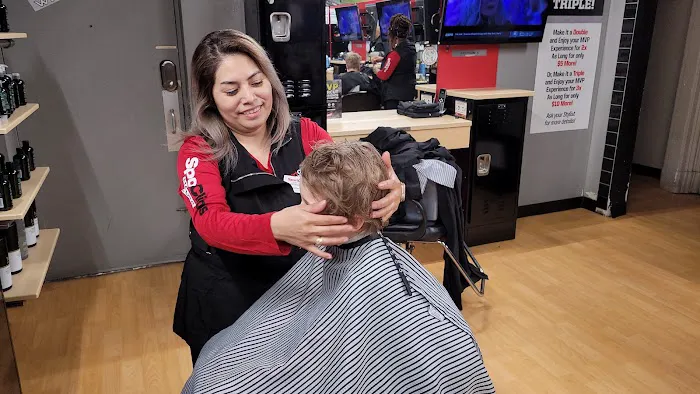 Sport Clips Haircuts of Chicago - River North Picture 4