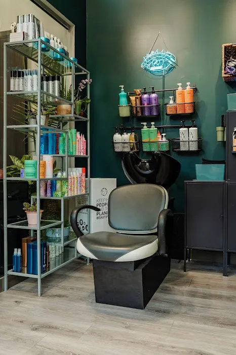 Laura Syrjanen Hair Studio Picture 4