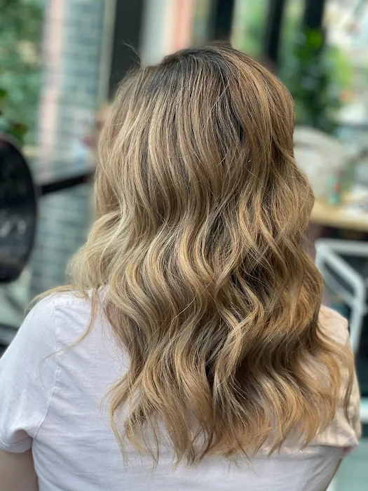 Laura Syrjanen Hair Studio Picture 10