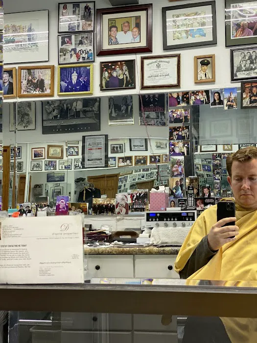 Alfredo's BarberShop Picture 6