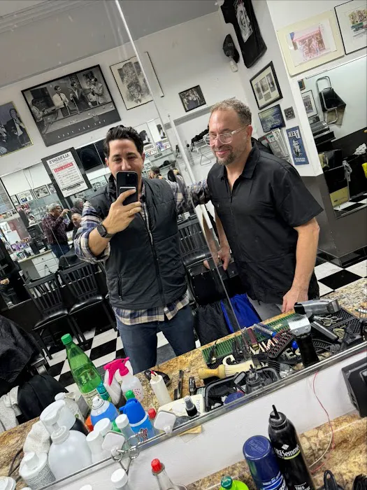 Alfredo's BarberShop Picture 5