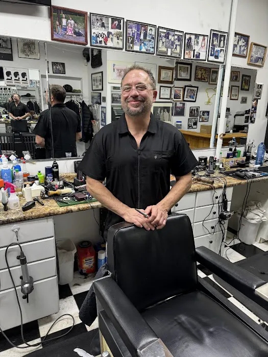 Alfredo's BarberShop Picture 4
