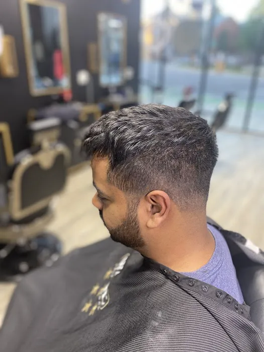 Vann Hardin Barbershop Picture 4