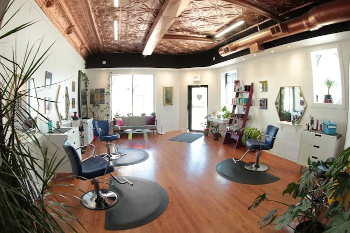 Hair Flow Studio Picture 2