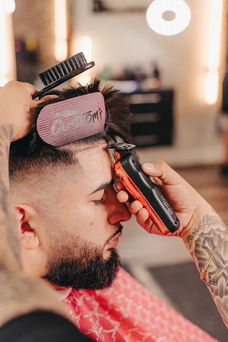 Traditions Barber Parlor Pilsen Picture 3