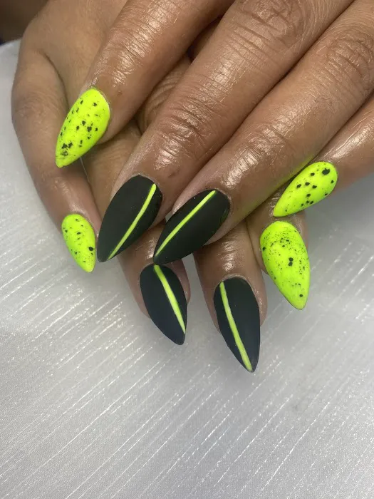 Mar Beauty Lounge Nails , Lashes, Body Wax, Spa Party Chicago Picture 8